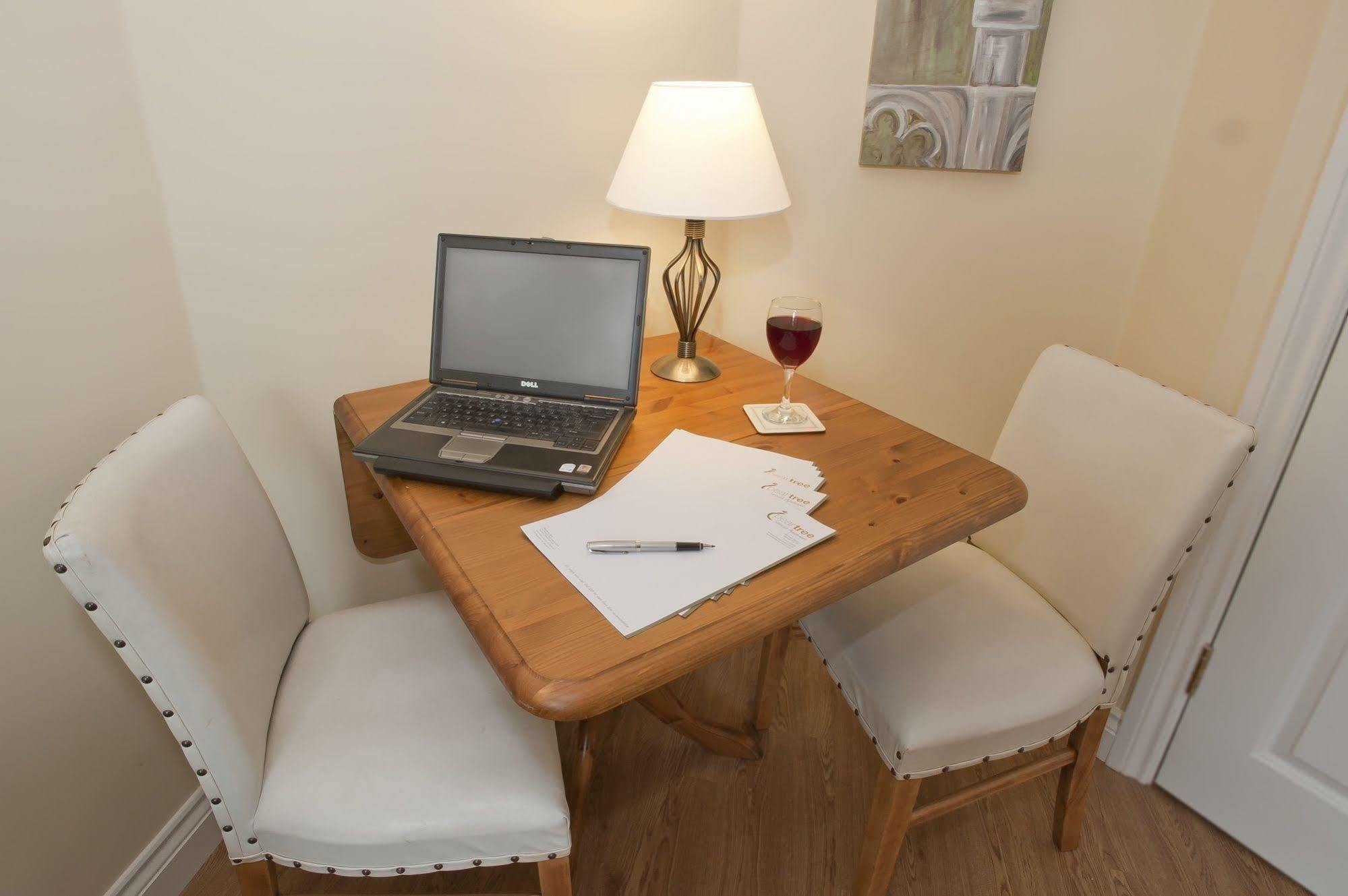 Peartree Serviced Apartments Salisbury Zewnętrze zdjęcie