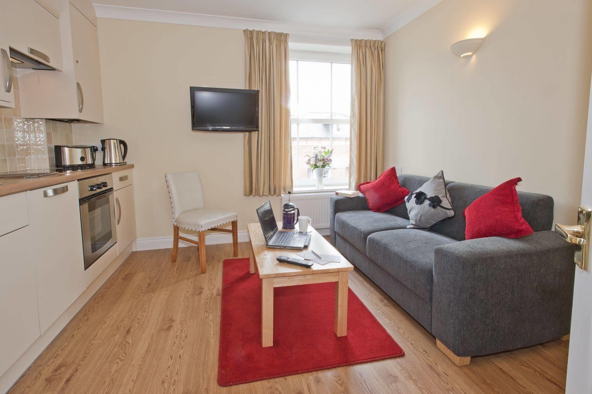 Peartree Serviced Apartments Salisbury Zewnętrze zdjęcie